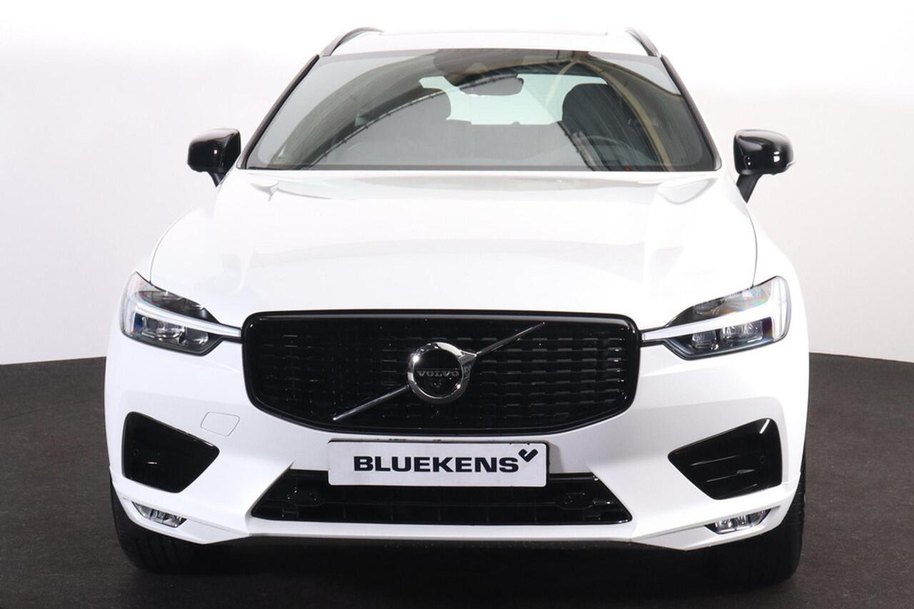 Volvo XC60 B5 R-Design - Panoramisch schuif-/kanteldak - Intellisafe Assist / Surround - Parkeerverwarming met timer - Harman Kardon Audio - Elektrisch bedienbare voorstoelen met geheugen - Verwarmbare voorstoelen - Head-up Display - Verwarmbaar stuurwiel - 360 view