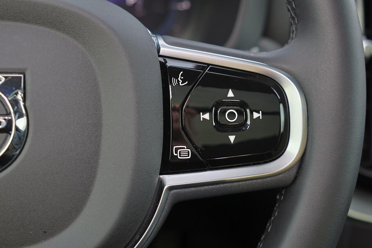 Volvo XC60 T6 Recharge AWD Plus Dark - Panorama/schuifdak - IntelliSafe Assist & Surround - 360º Camera - Harman/Kardon audio - Adaptieve LED koplampen - Verwarmde voorstoelen, stuur & achterbank - Parkeersensoren voor & achter - Elektr. bedienb. voorstoelen met geh