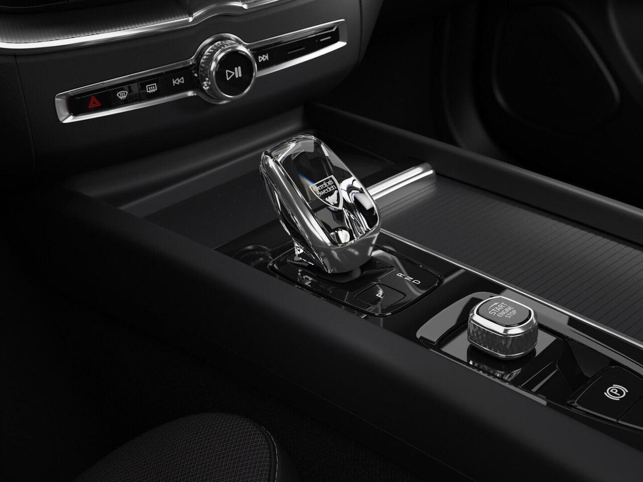 Volvo XC60 2.0 T6 Plug-in hybrid AWD Plus Black Edition Automaat / Panoramadak / Privacy Glass / MY2026 / 21" velgen / MY2026