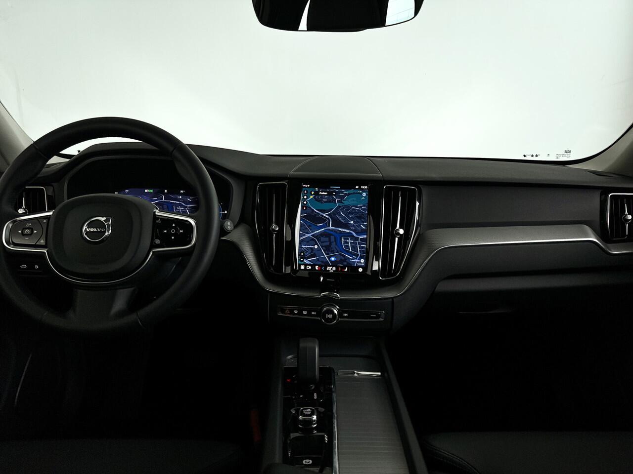 Volvo XC60 T6 Aut. Plug-in hybrid AWD Plus Dark | Panoramadak | 360° camera | Stoel- en stuurverwarming | Trekhaak