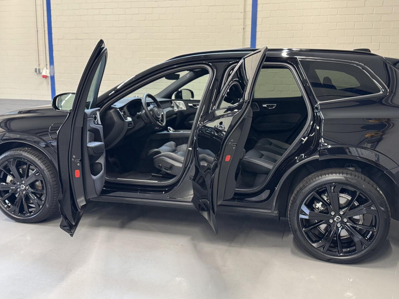 Volvo XC60 2.0 T8 Plug-in hybrid AWD Ultra Black Edition | Luchtvering | Bowers & Wilkins | Head Up | Trekhaak