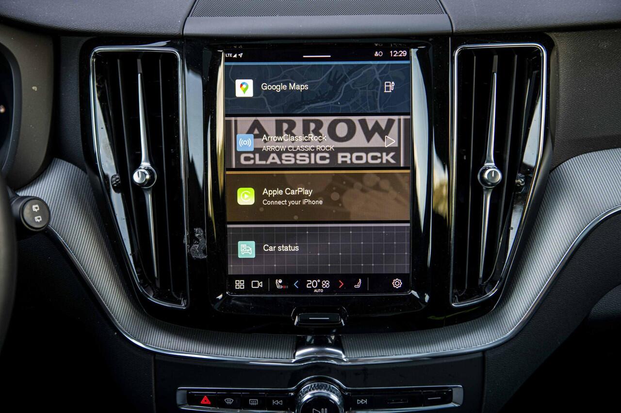 Volvo XC60 2.0 T6 Plug-in hybrid AWD Plus Dark | Trekhaak | Schuif/kanteldak | Rondomzicht camera | Dodehoek assistent | Stoel/Stuur verwarming |