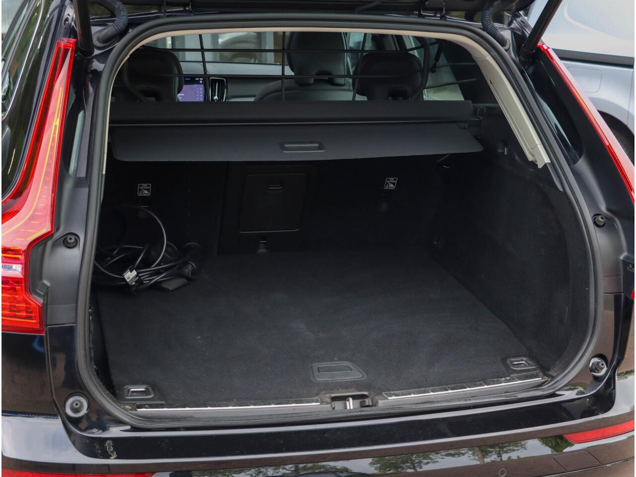 Volvo XC60 T6 AWD Inscription 350PK ACC Panoramadak 19 inch