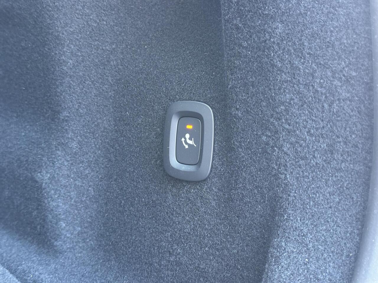 Volvo XC60 2.0 T6 Plug-in hybrid AWD Ultra Dark 360 Camera / Head-up display / Harman Kardon audio / trekhaak / Panorama dak / stoel- en stuurverwarming / leer