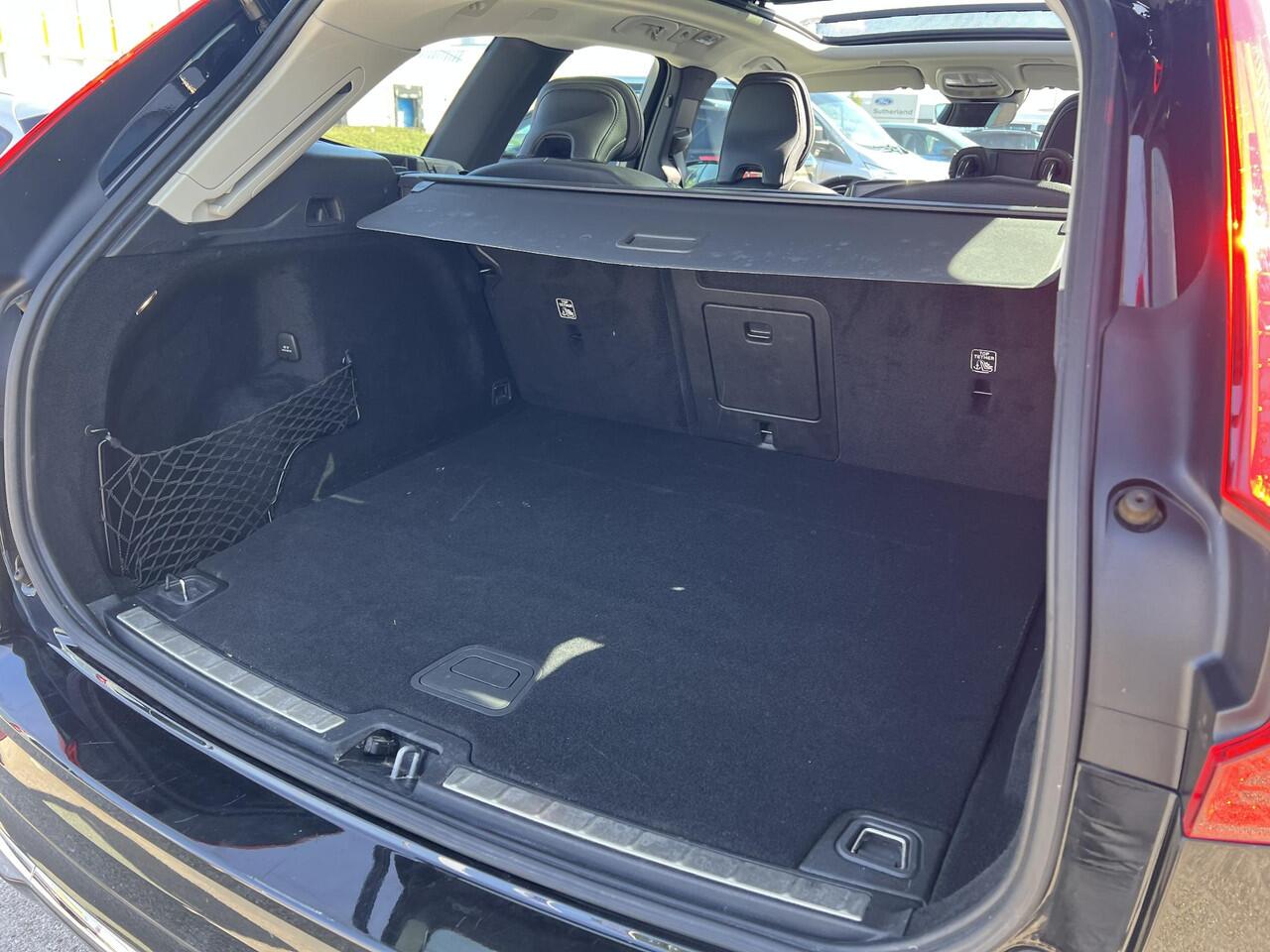 Volvo XC60 2.0 T8 Plug-in hybrid AWD Inscription Zuid | 455pk | Parking Pack | Stoelverwarming | 2.250kg Trekgewicht