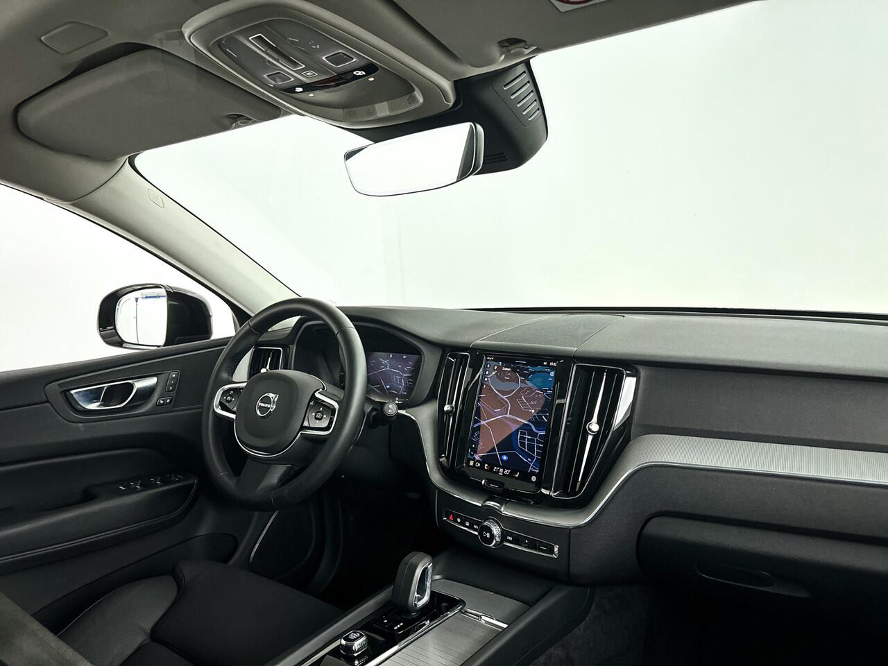 Volvo XC60 T6 Plug-in hybrid AWD Plus Dark | Panoramadak | 360° camera | Stoel- en Stuurverwarming | Trekhaak