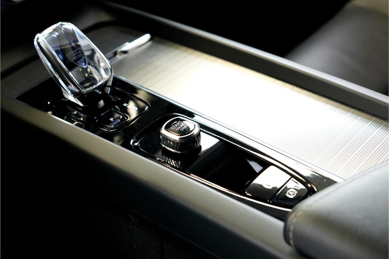 Volvo XC60 2.0 B5 MHEV 195kW/265pk Aut8 Plus Dark GOOGLE DASH&SERVICES + HIGH PERF AUDIO + PILOT ASSIST + HEAD-UP DISPLAY + ADAPT.CRUISE + STANDKACHEL + STOELVERWARMING V&A + BLIS + LANE ASSIST + STUURVERWARMING + ON-CALL + EL.TREKHAAK + PARKSENSOREN + 20" LM-VELGEN