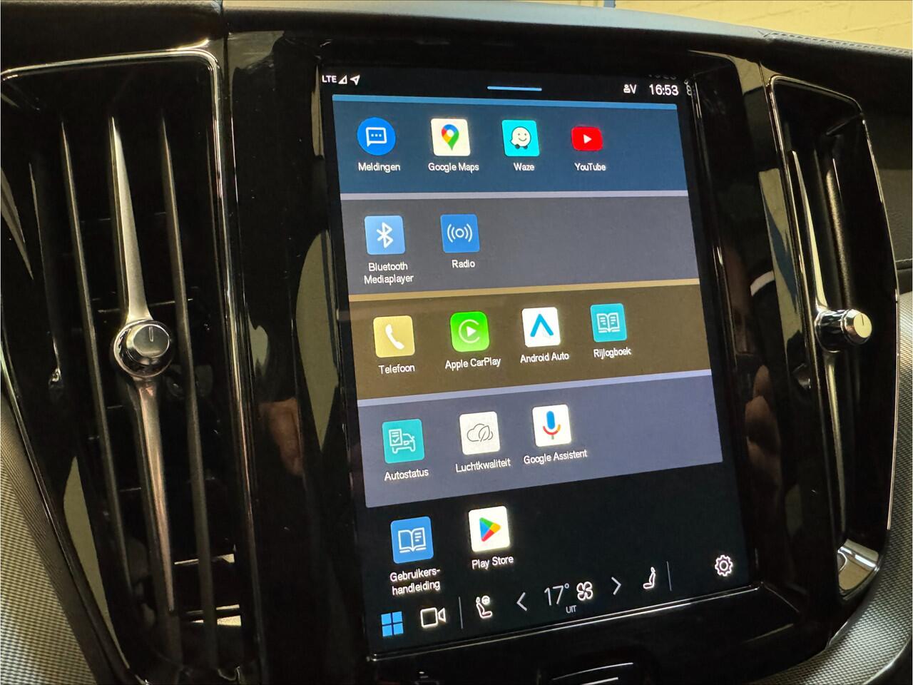 Volvo XC60 2.0 T8 Plug-in hybrid AWD Ultra Black Edition | Luchtvering | Bowers & Wilkins | Head Up | Trekhaak