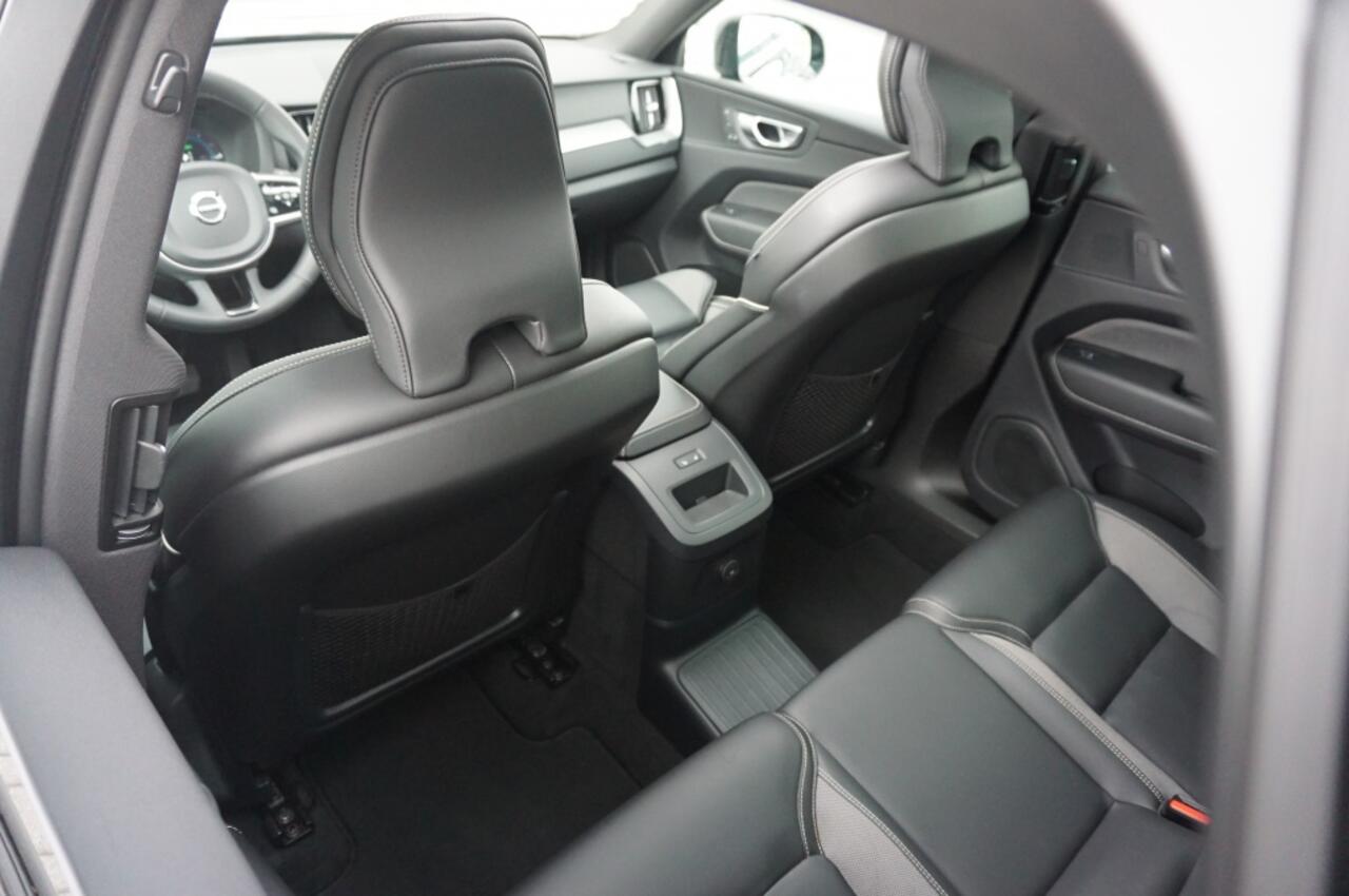 Volvo XC60 350PK T6 AWD Black Edition TREKHAAK | 360° CAMERA | SCHUIFDAK!