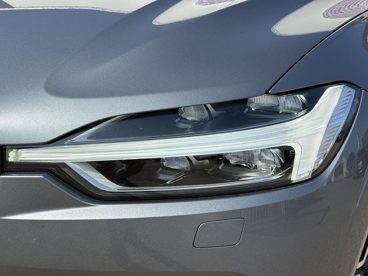 Volvo XC60 2.0 B5 Momentum Pro | Trekhaak | Memory | Standkachel | Volvo on Call | Stoel en stuurverwarming | Parkeercamera | Keyless entry/drive | Reservewiel |