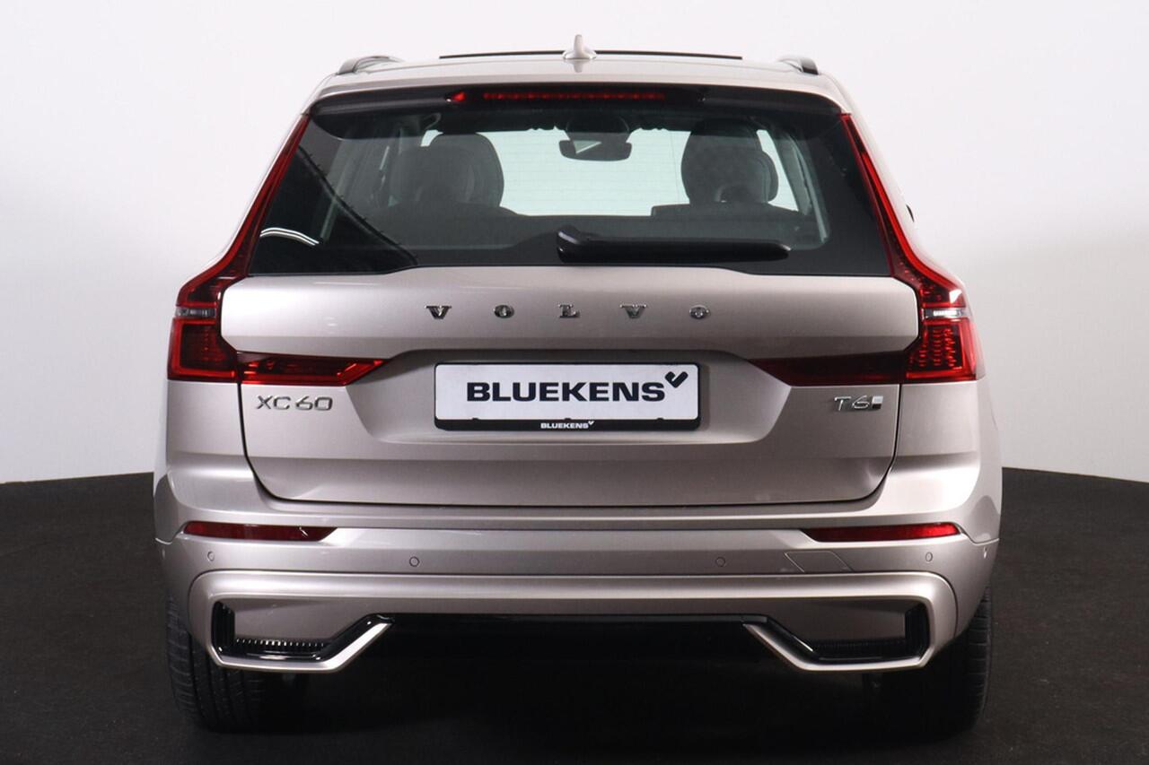 Volvo XC60 T6 Recharge AWD Ultra Dark - Panorama/schuifdak - IntelliSafe Assist & Surround - 360º Camera - Harman/Kardon audio - Adaptieve LED koplampen - Verwarmde voorstoelen, stuur & achterbank - Parkeersensoren voor & achter - Elektr. bedienb. voorstoelen met ge