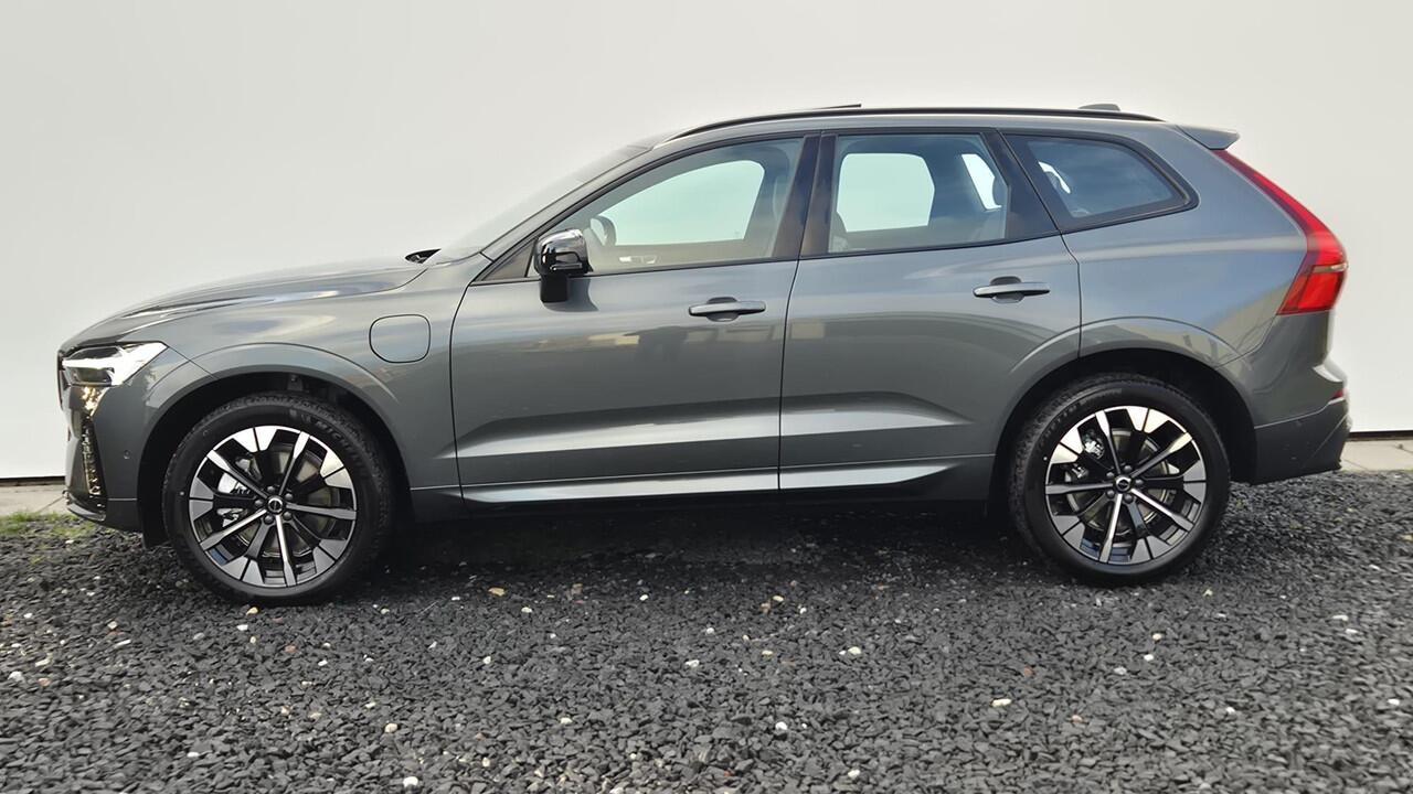 Volvo XC60 2.0 T6 Phev AWD Ultra Dark MY 2026 - 20" Wielen - Panoramadak - Lighting -Head up - H K Audio - 360 Camera - Alarm - Climate - Full led koplampen -Donkere hemel