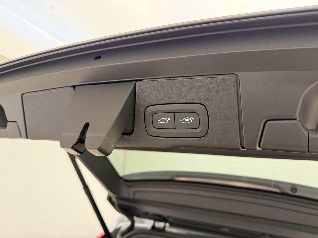 Volvo XC60 T8 455pk AWD Polestar Engineered / Bowers en Wilkins Audio / 22'' velgen / Öhlins schokdempers / Gelaagd glas / Alarm klasse 3 /