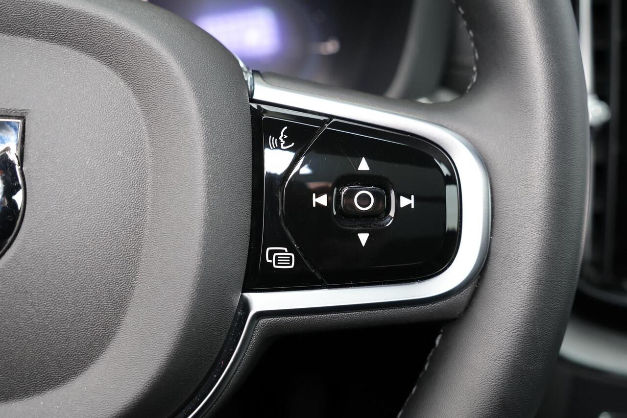 Volvo XC60 T8 Recharge AWD Ultra Black Edition - Luchtvering - Panorama/schuifdak - IntelliSafe Assist & Surround - 360º Camera - Harman/Kardon audio - Adaptieve LED koplampen - Verwarmde voorstoelen, stuur & achterbank - Parkeersensoren voor & achter - Elektr. bedi