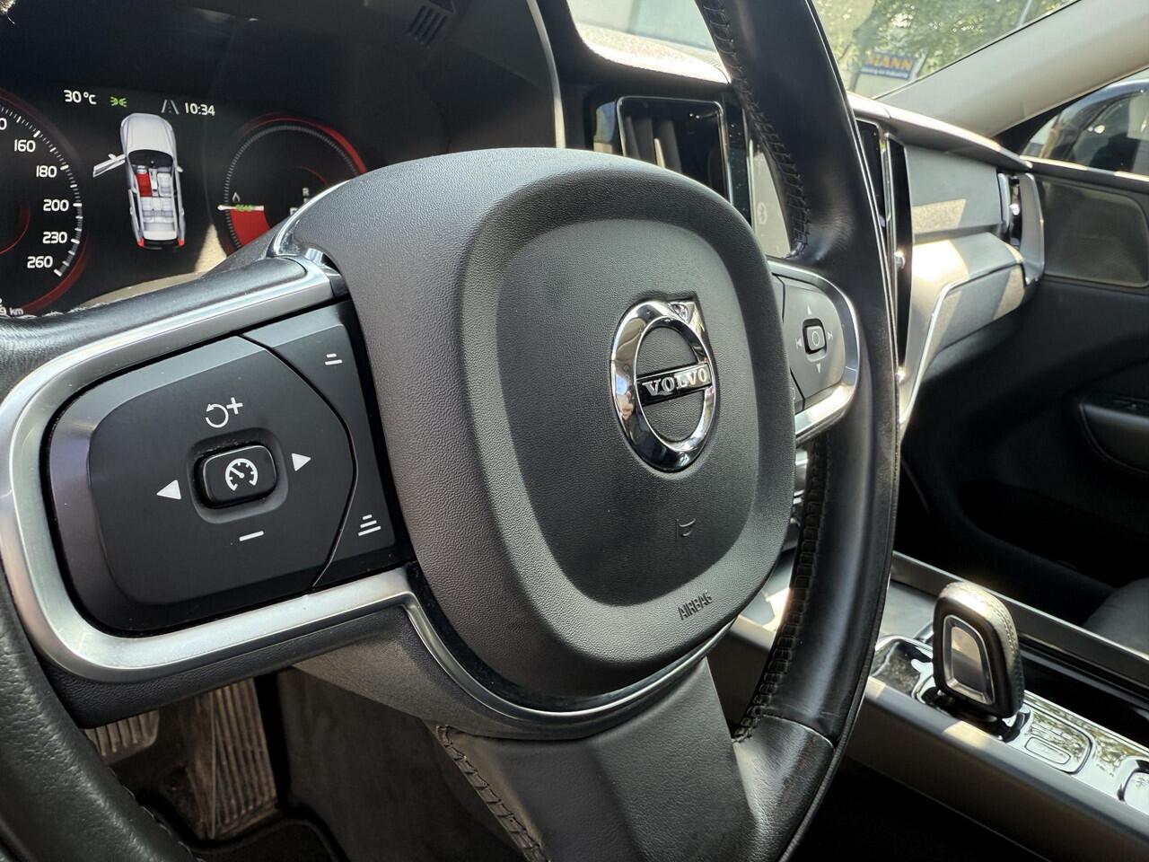 Volvo XC60 2.0 plug-in T6 AWD R-Design Trekhaak l CarPlay l Pano