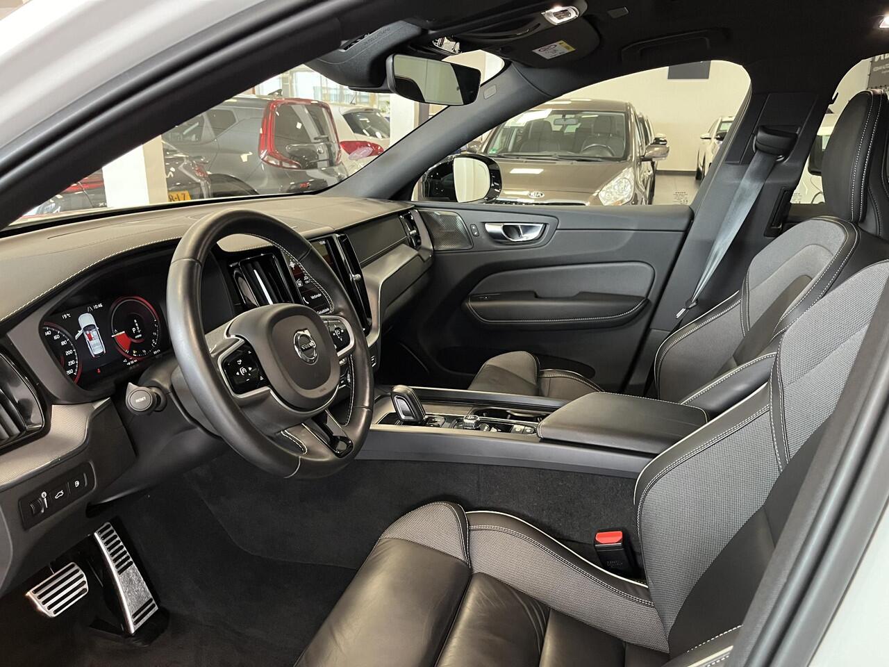 Volvo XC60 2.0 Recharge T8 AWD Inscription 2100 kg trekkracht! Harman Kardon, PLUGIN, 407PK, Stoelgeheugen, Lederenbekleding, Elektrisch wegklapbare Trekhaak, Panorama Schuif/Kanteldak, R Design, Cruise control!