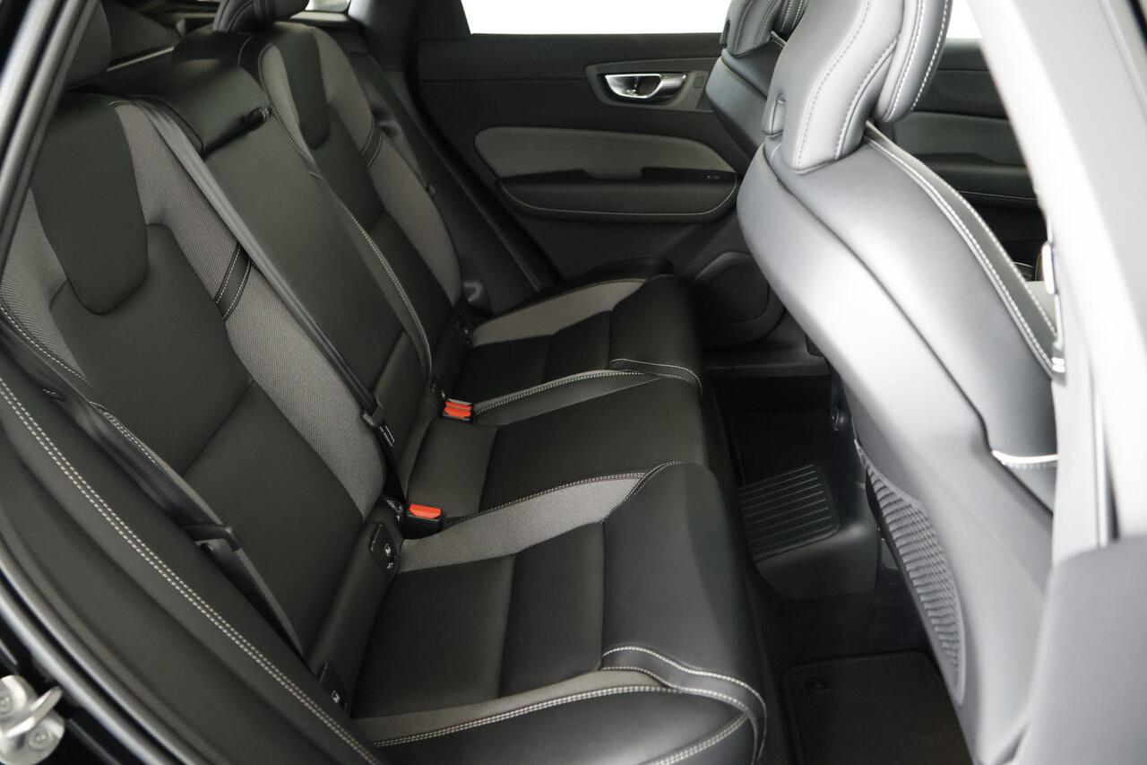 Volvo XC60 2.0 T8 Plug-in hybrid AWD Plus Black Edition Panorama / Opendak / HarmanKardon / Leder / CarPlay