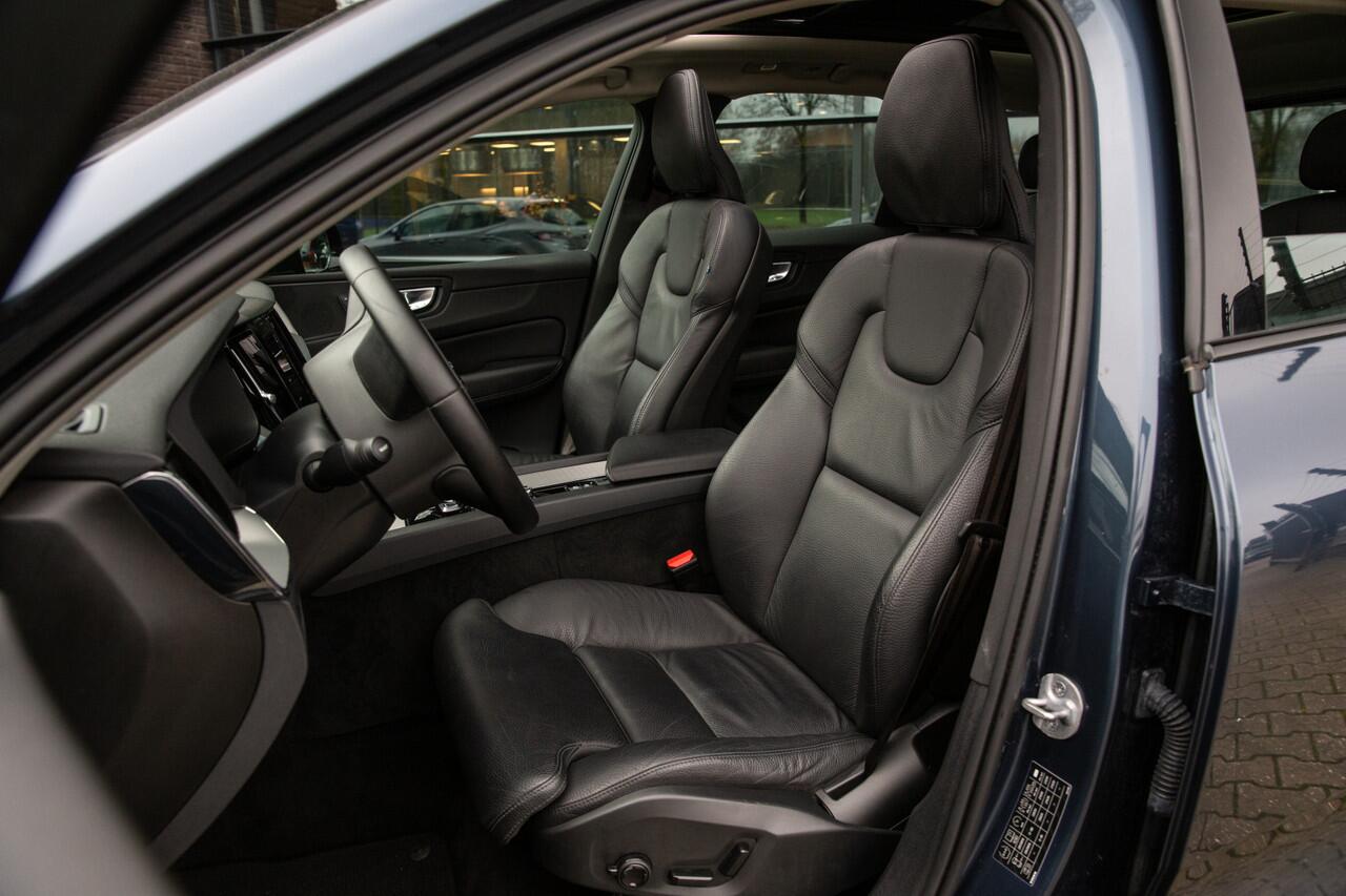 Volvo XC60 2.0 T6 Plug-in hybrid AWD Plus Dark , Panoramadak, Carplay,