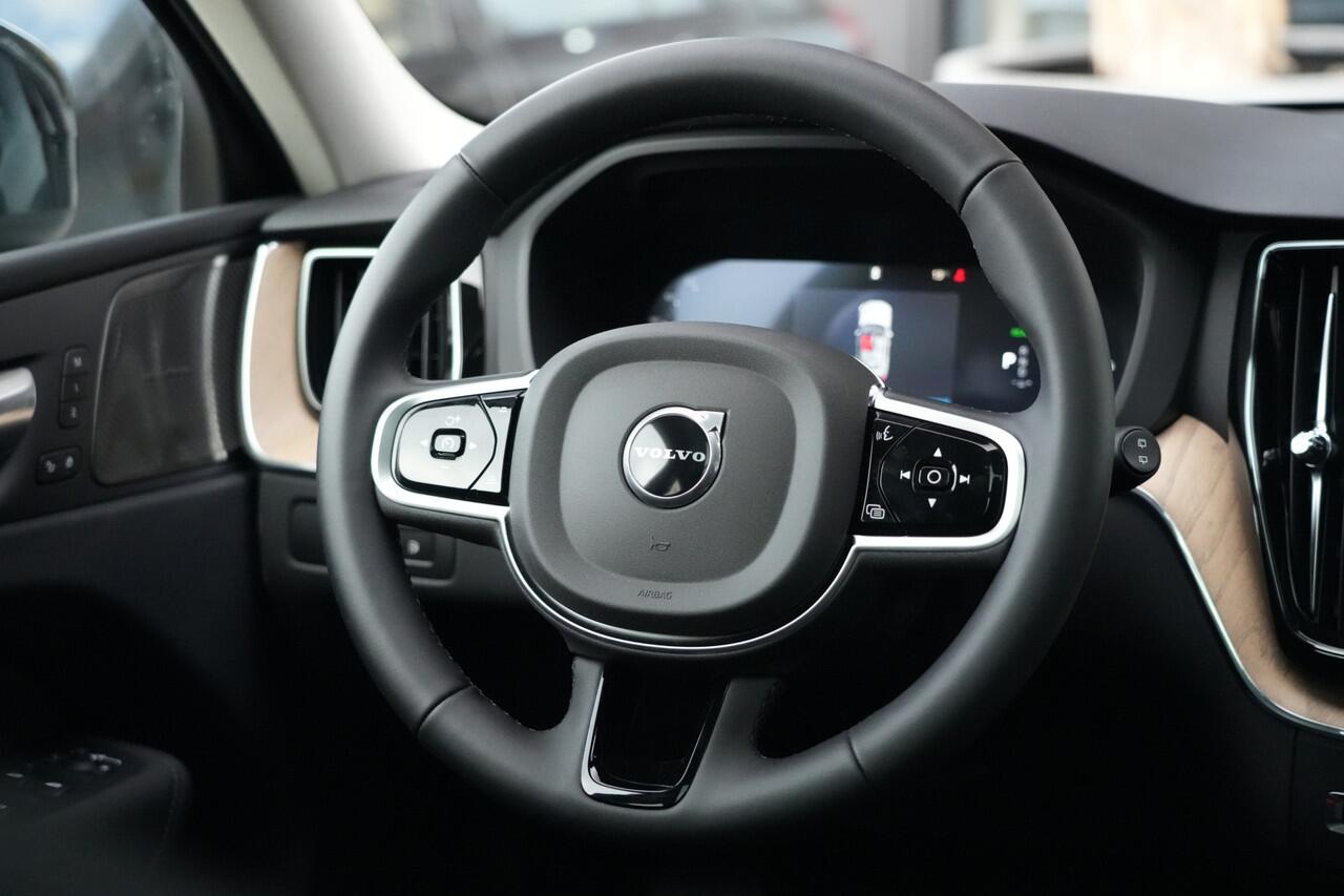 Volvo XC60 2.0 T6 Plug-in hybrid AWD Plus Dark FACELIFT 350pk Panoramadak/HarmanKardon/360Camera