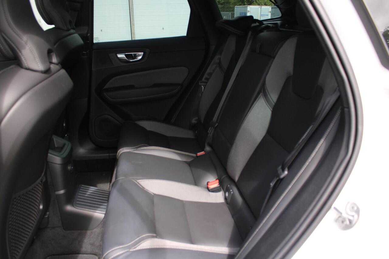 Volvo XC60 T6 Plug-in hybrid AWD Plus Dark | Trekhaak | Harman Kardon | Full LED