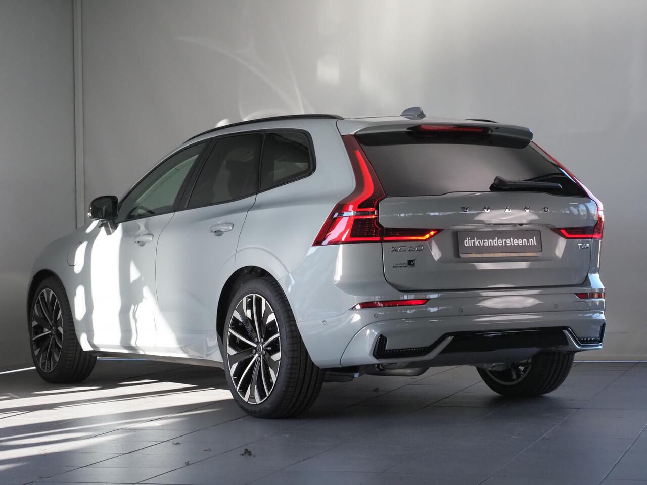 Volvo XC60 2.0 T6 Plug-in hybrid AWD Ultra Dark "Facelift" | Luchtvering | Bowers & Wilkins | Masage Stoelen | Stoelventilatie | Voorstoelen En Achterstoelen Verwarmd | Trekhaak (elektrisch uitklapbaar)