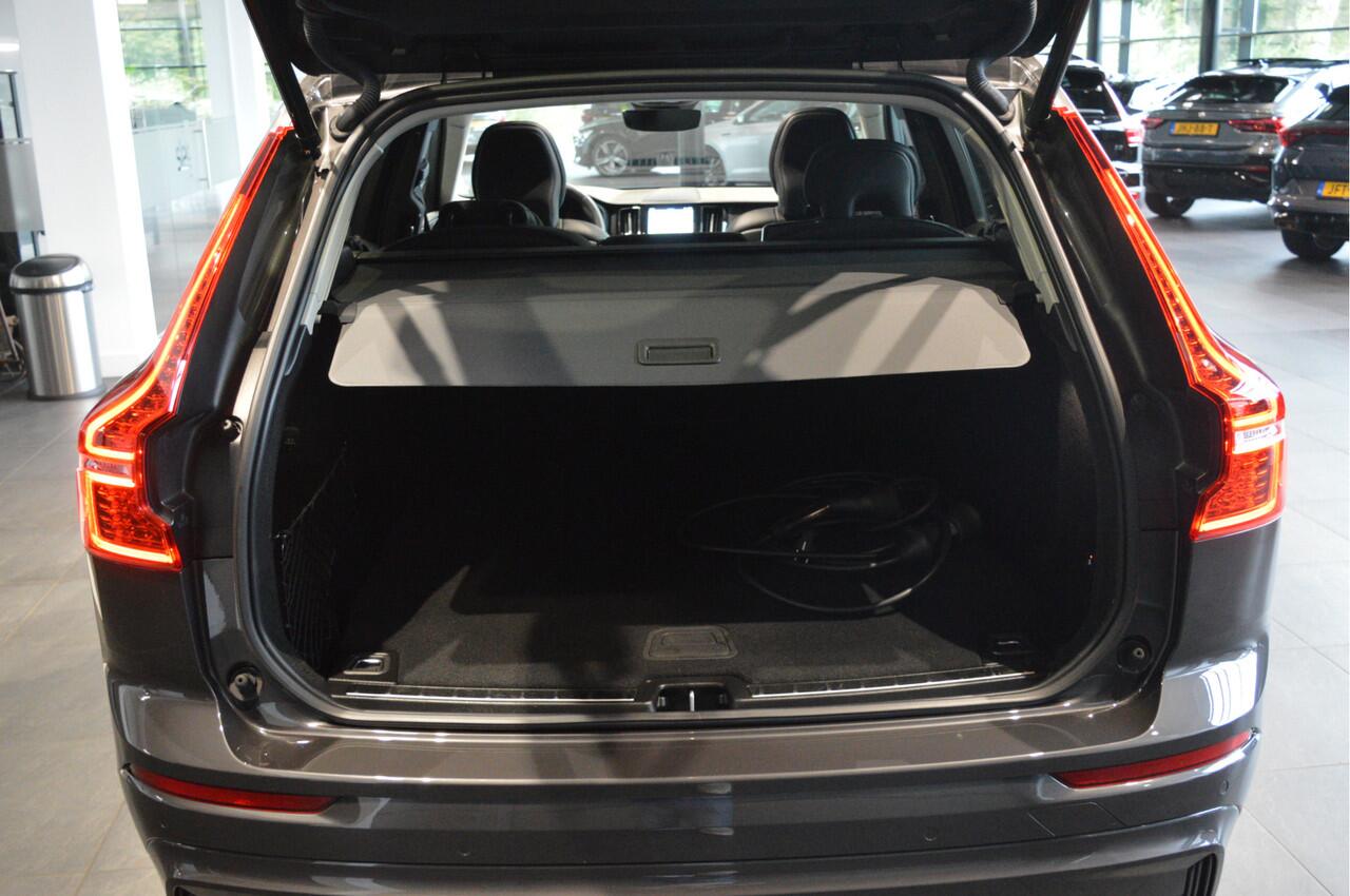 Volvo XC60 2.0 T6 Plug-in hybrid AWD Plus Dark pano leer trekhaak !!