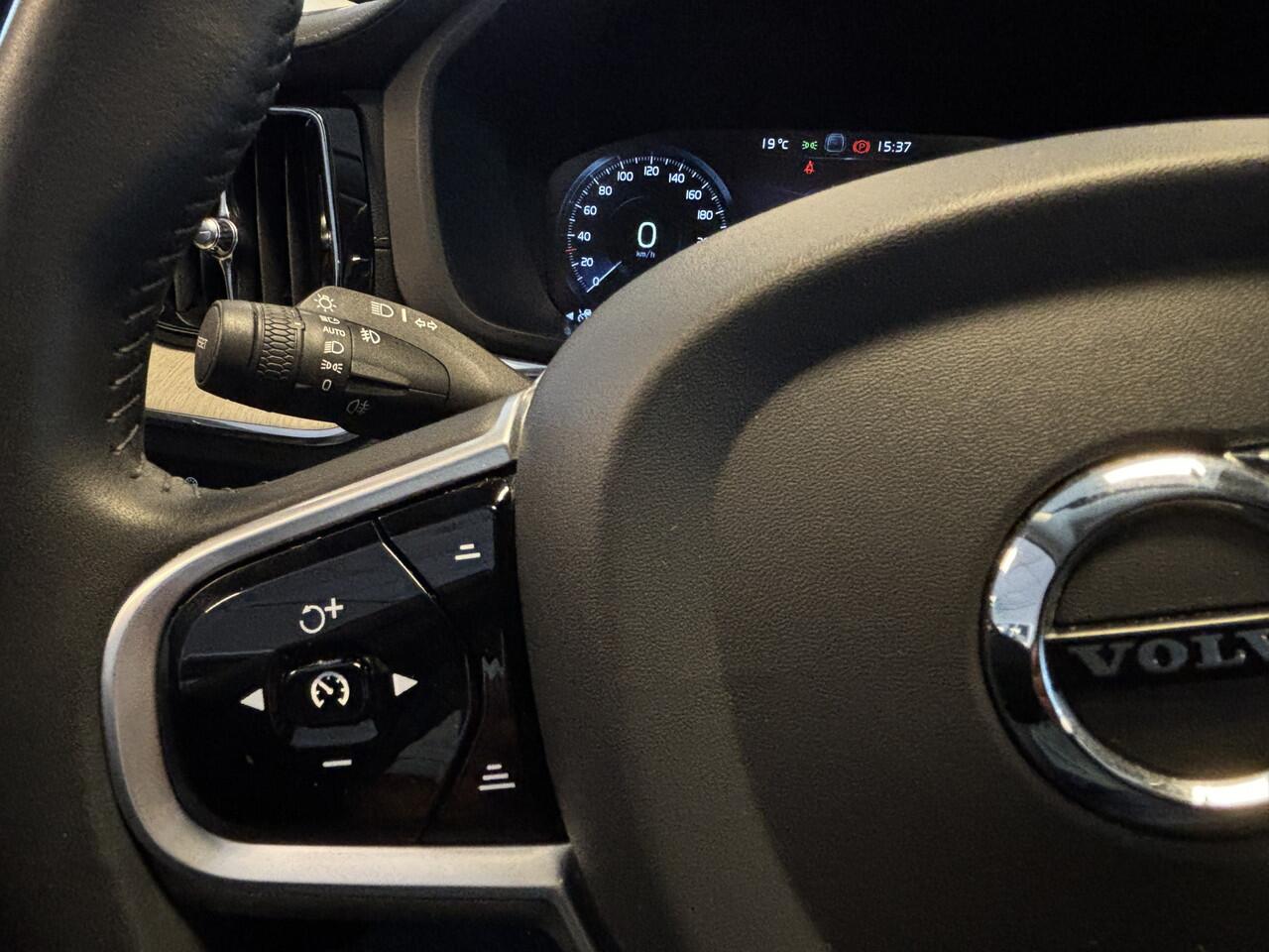 Volvo XC60 T8 AWD Inscription / Panodak / Leer / BLIS / full LED / Apple Carplay / Camera / Adapt Cruise / Pilot ass - Elek Trekhaak -