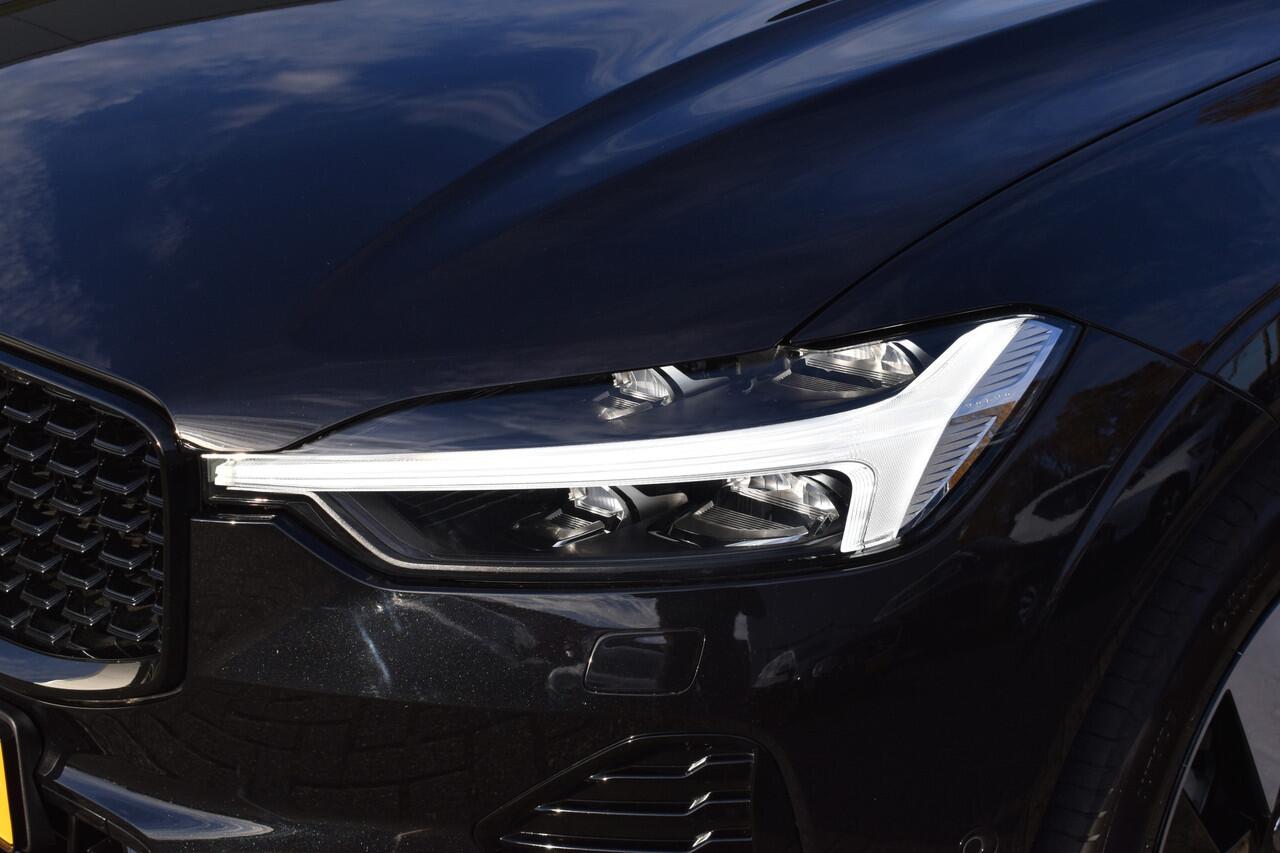 Volvo XC60 T6 AWD 350PK Plug-in Hybrid Ultra Dark | Trekhaak | Leer | H&K | ACC | Thuislader | 360 Camera | Panodak | Stuurverwarming