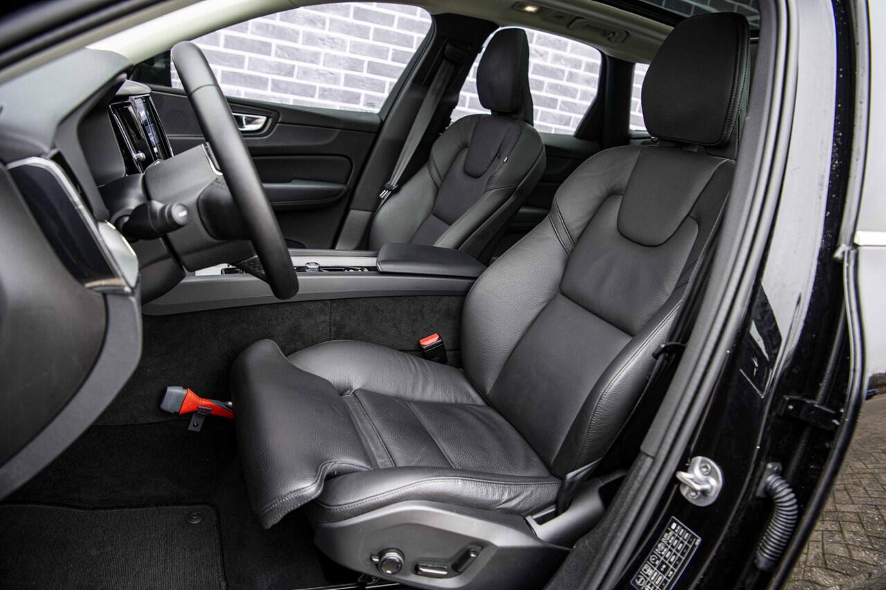 Volvo XC60 2.0 T6 Plug-in hybrid AWD Plus Bright | Long Range | Panoramadak | Adaptieve Cruise Control | 20" | Parkeercamera | Power Seats |