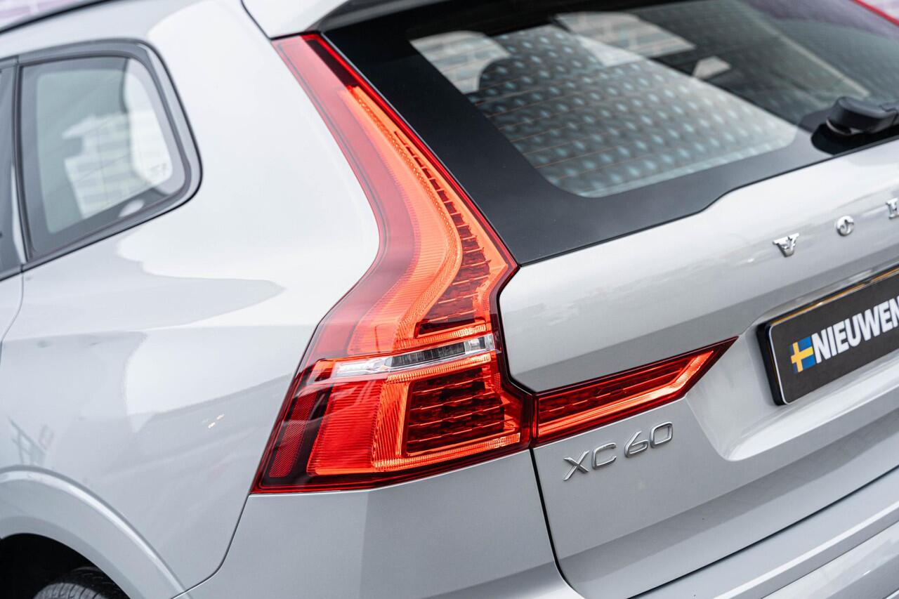 Volvo XC60 T6 Plug-in hybrid AWD Plus Dark | Google | Long Range | Schuif-/Kanteldak | Camera | Trekhaak | Adaptieve Cruise Control | Lederen Bekleding | Elek. Stoelen | Stoelverwarming Voor + Achter | Zitverlenging | Stuurverwarming | Memory | 19" LM
