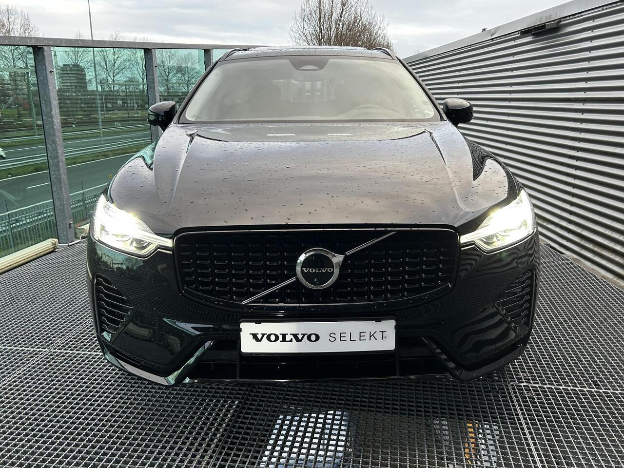 Volvo XC60 Plus T6 AWD Panoramadak, Electr. verstelbare stoelen, Verwarmde stoelen + stuurwiel, Harman-Kardon premium audio, 21 inch lichtmetalen velgen, Trekhaak semi electrisch