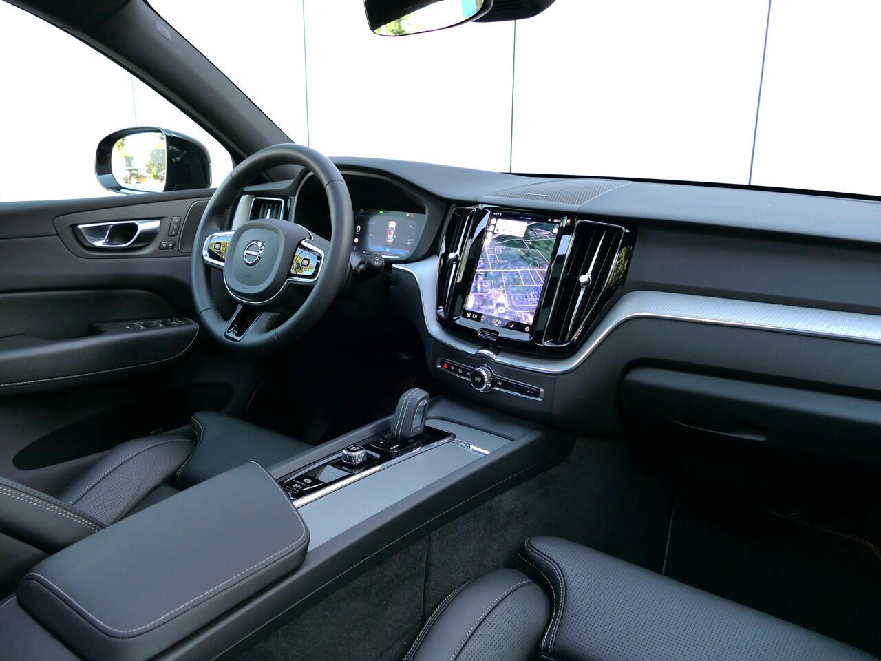 Volvo XC60 2.0 T8 Plug-in hybrid AWD Plus Dark 12 MND garantie / Panoramadak / Harman/Kardon /