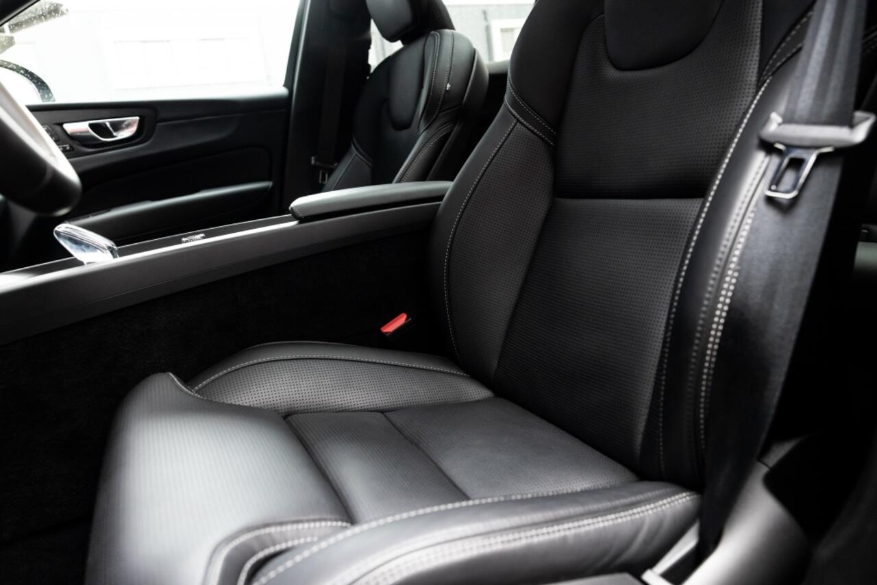 Volvo XC60 XC 60 T6 AWD Ultra Black | Massage | B&W | Pano | HuD |