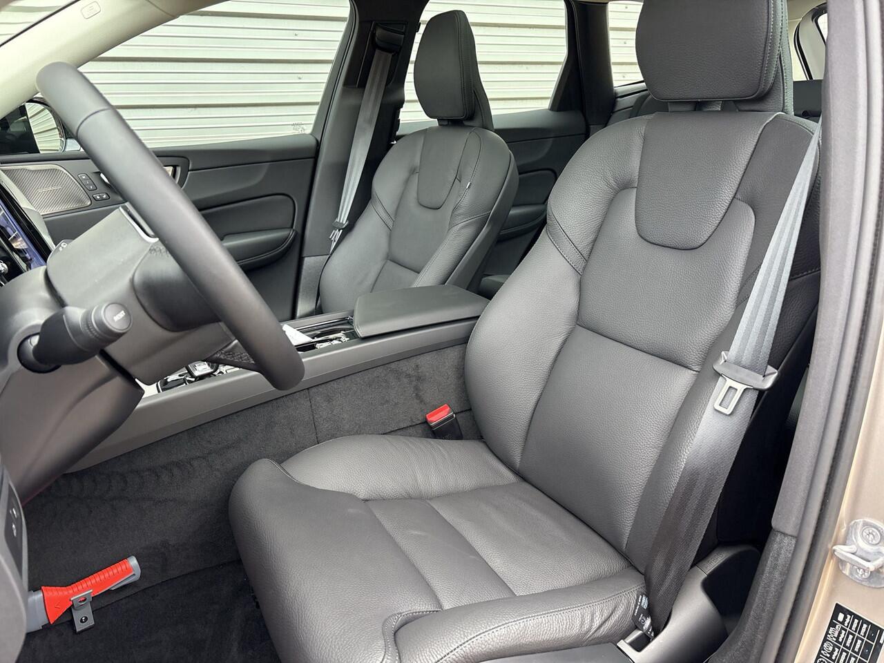 Volvo XC60 T6 Plug-in hybrid AWD Ultra Dark / Harman/Kardon / Trekhaak / Panorama dak / Rondomzichtcamera /