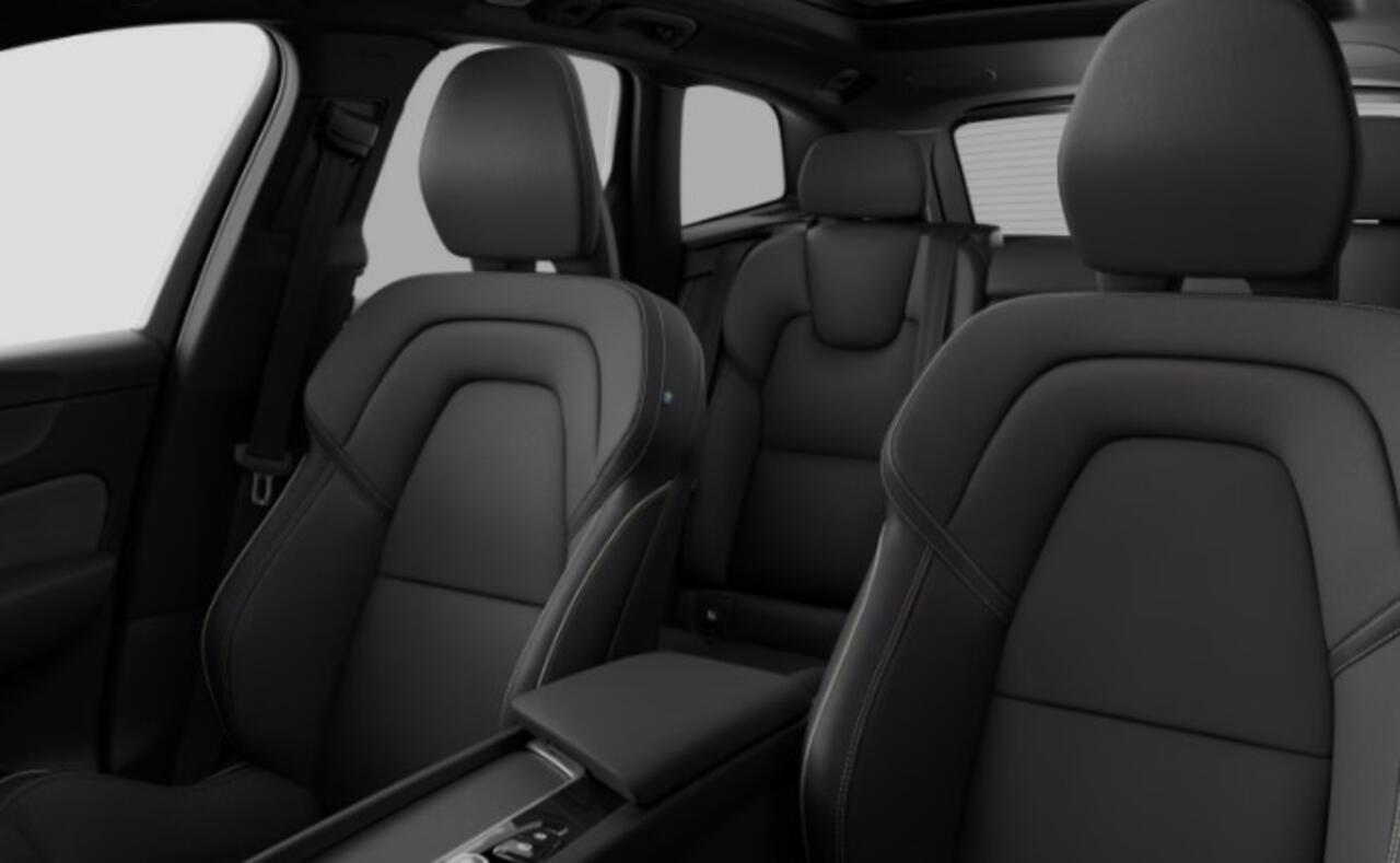 Volvo XC60 T6 350PK Automaat AWD Plus Black Edition Apple Carplay / Adaptive cruise control / Panorama dak / Sportstoelen / Elektrisch bedienbare bestuurderstoel met geheugen / Keyless Entry / Elektrische achterklep