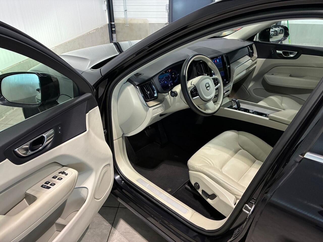 Volvo XC60 T6 Aut. Long Range Plug-in Hybrid Leder Parkeercamera 350pk