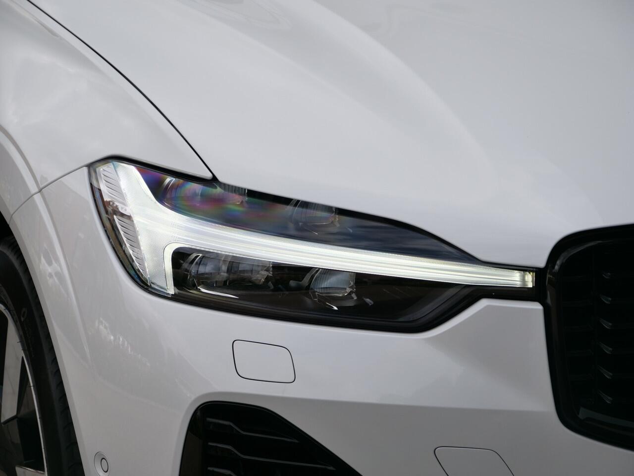 Volvo XC60 2.0 T6 350pk Plug-in hybrid AWD Ultimate Dark Schuifdak / Luchtvering / Head-up display