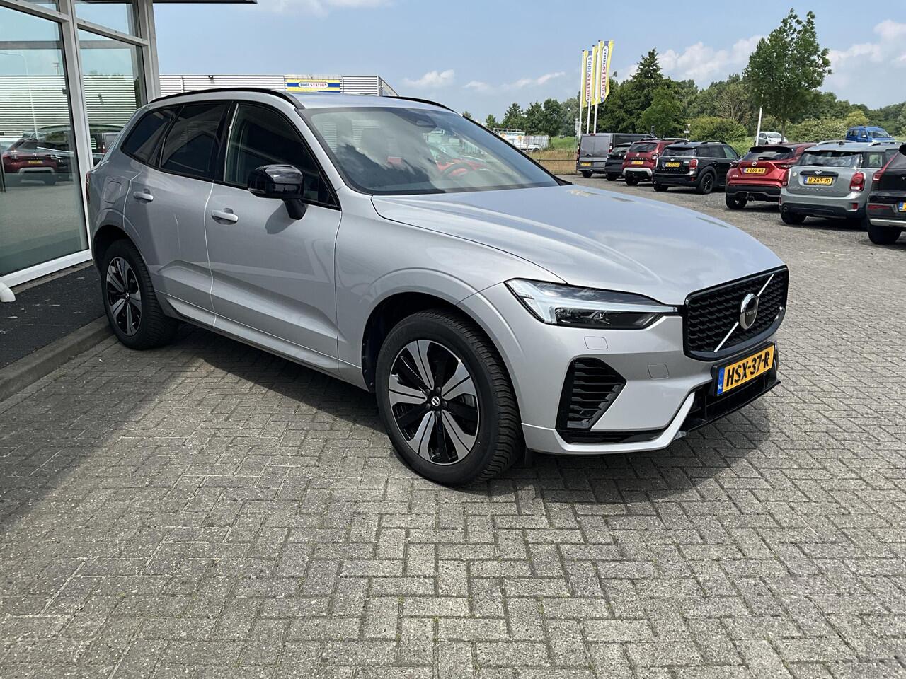 Volvo XC60 2.0 T6 Plug-in hybrid AWD Plus Dark Zwarte Hemel