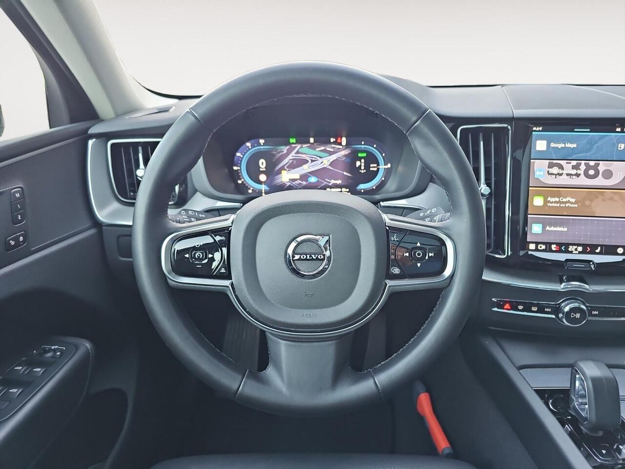 Volvo XC60 2.0 T6 Plug-in hybrid AWD Plus Dark | Trekhaak | 360 graden camera | Stoelverwarming | Panoramadak |