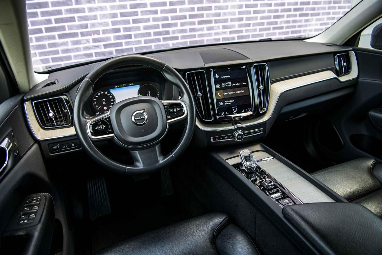Volvo XC60 2.0 T8 Twin Engine AWD Inscription | Panoramadak | Stoel en Stuurverwarming | Adaptieve Cruise Control | Dode Hoek Detectie | Parkeer Camera |