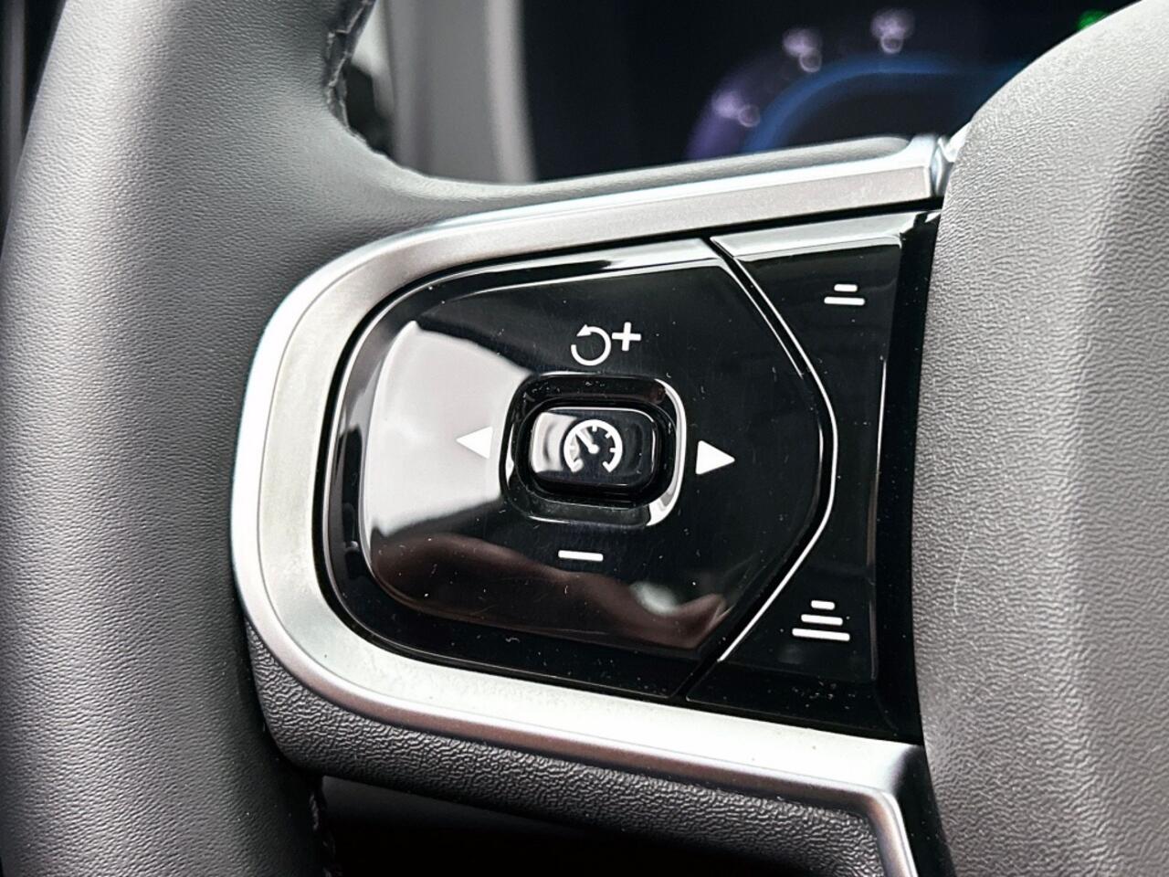 Volvo XC60 2.0 T6 Dark | Pano | trekhaak | Memory Seats | BLIS |