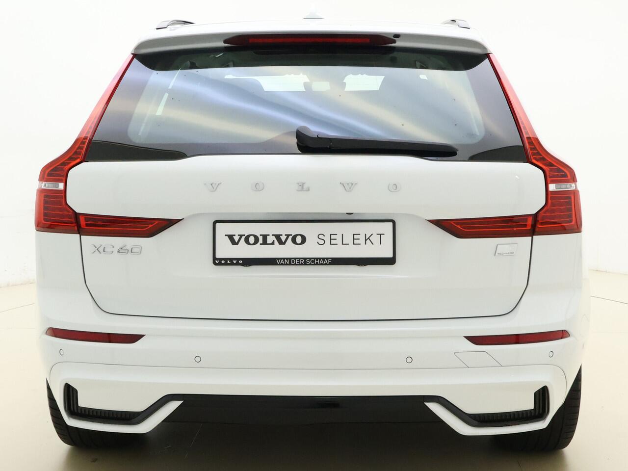 Volvo XC60 T6 Plug-in hybrid AWD Ultimate Dark / 20 '' Velgen / Head-up Display / Blis / Semi elektrisch trekhaak /