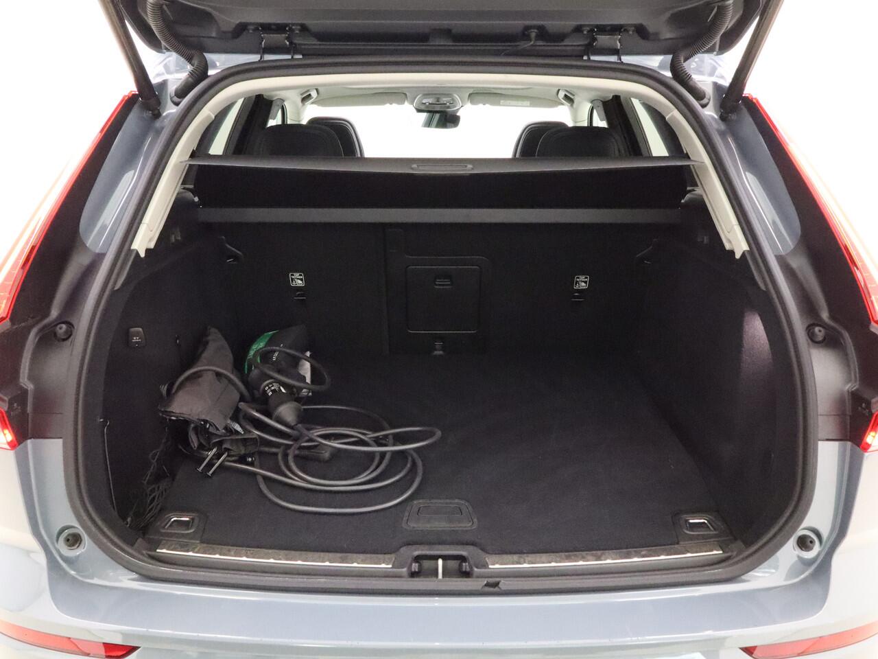 Volvo XC60 T6 350pk AWD Plus Dark / Harman en Kardon audio / Panorama dak / Camera rondom /