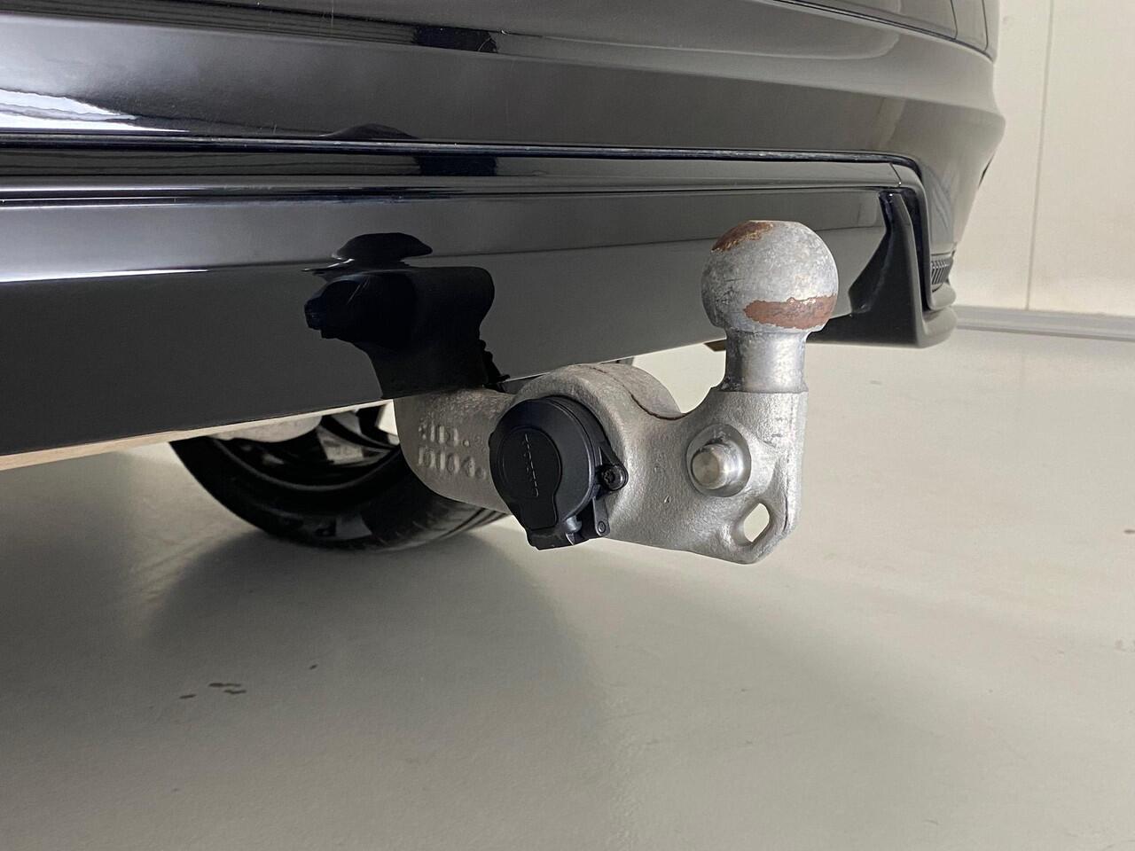 Volvo XC60 2.0 T8 Plug-in hybrid AWD Plus Dark Black Edition Luchtvering Panorama Trekhaak Harman Kardon 360º view 21inch Memo Stoelen Leer Apple CarPlay