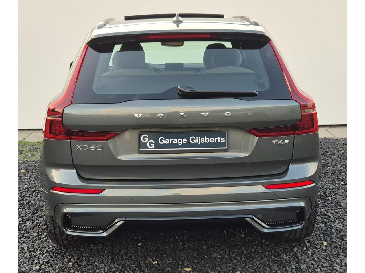 Volvo XC60 2.0 T6 Phev AWD Ultra Dark MY 2026 - 20" Wielen - Panoramadak - Lighting -Head up - H K Audio - 360 Camera - Alarm - Climate - Full led koplampen -Donkere hemel