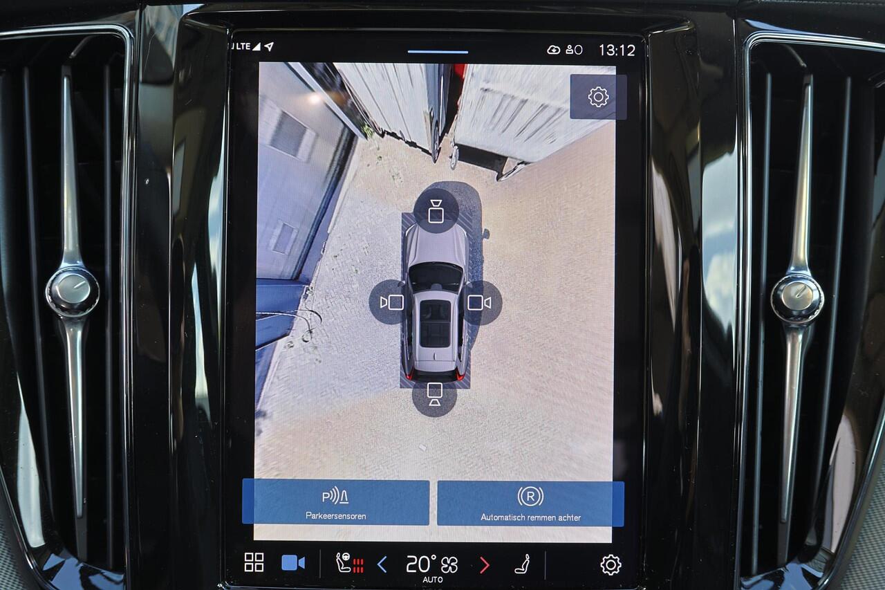 Volvo XC60 T6 Recharge AWD Ultra Dark - Panorama/schuifdak - IntelliSafe Assist & Surround - 360º Camera - Harman/Kardon audio - Adaptieve LED koplampen - Verwarmde voorstoelen, stuur & achterbank - Parkeersensoren voor & achter - Elektr. bedienb. voorstoelen met ge