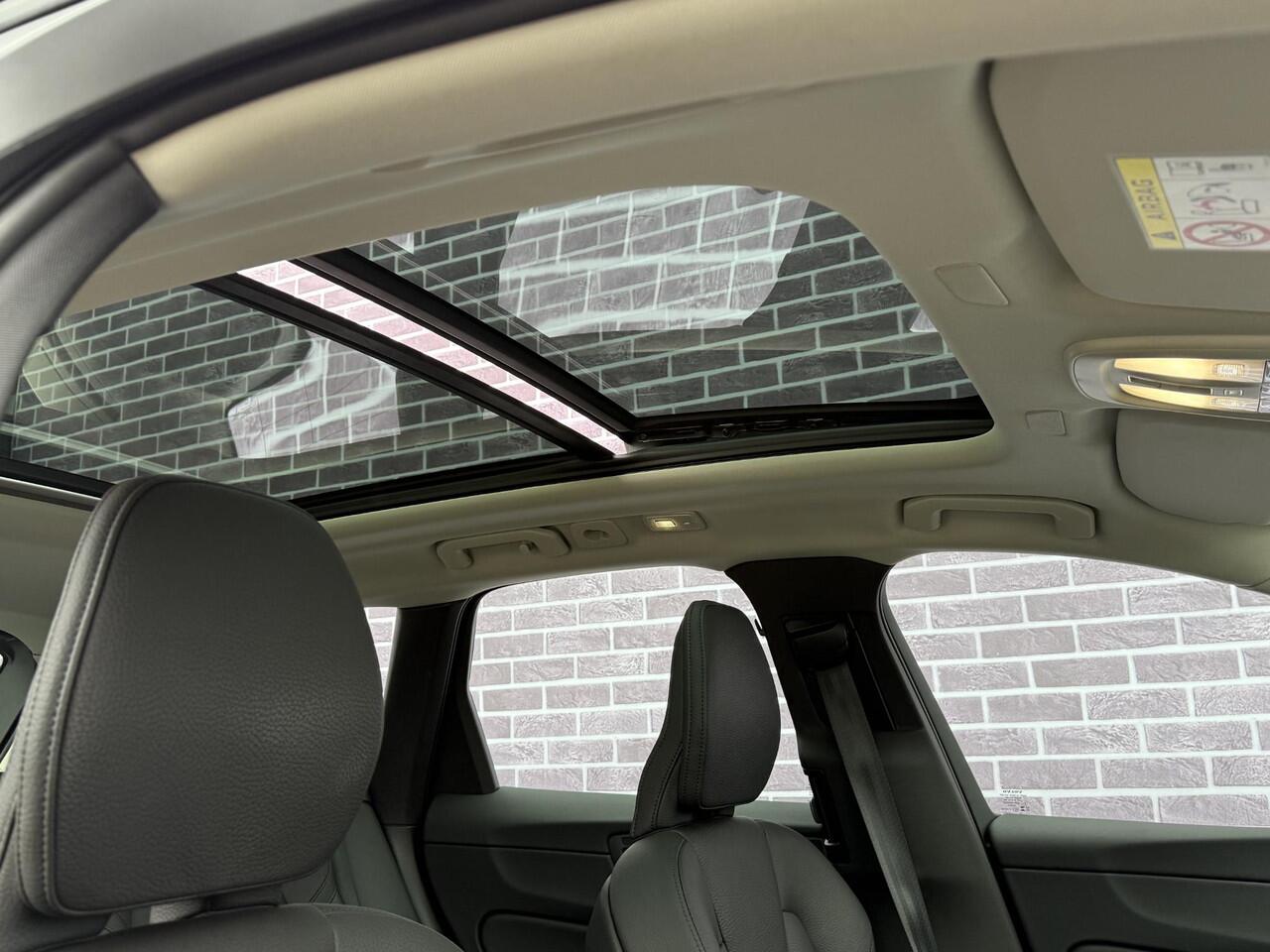 Volvo XC60 2.0 T6 Plug-in hybrid AWD Plus Dark | Adaptive cruise control | 360° camera | Trekhaak | Stoel- en stuurverwarming | Dode hoek detectie BLIS |