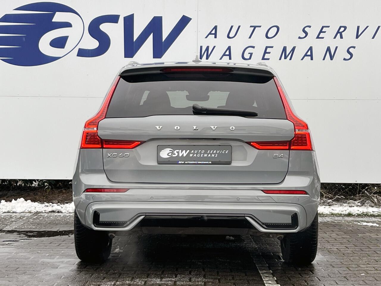 Volvo XC60 B4 Plus Dark | Trekhaak | Navi | Camera | Memory