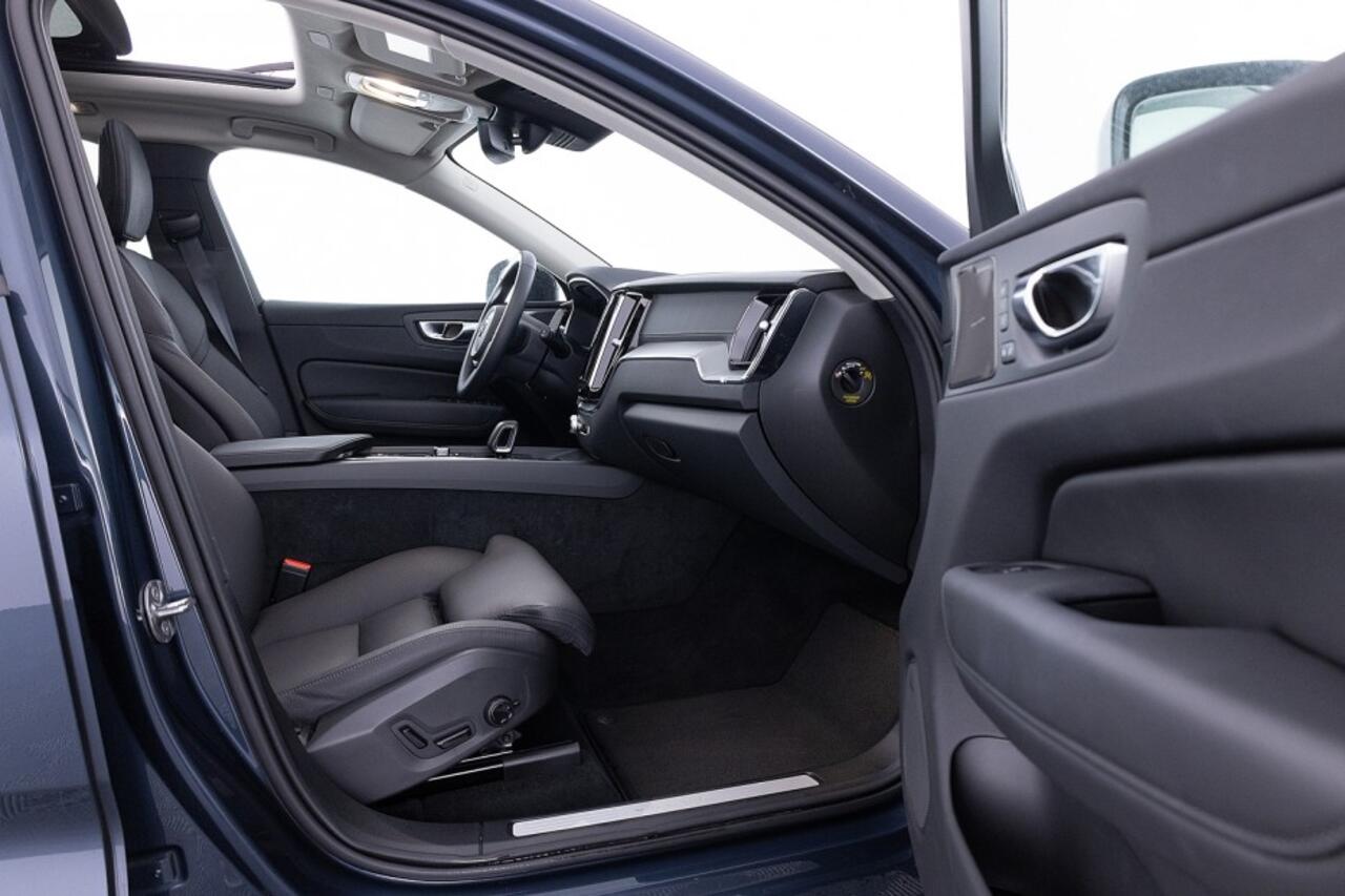 Volvo XC60 2.0 T8 Plug-in hybrid AWD Ultra Dark | LUCHTVERING ? 1e Eigenaar