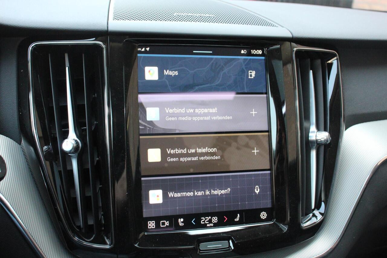 Volvo XC60 2.0 T6 Plug-in hybrid AWD Plus Dark Leder Navigatie Google Harman Kardon Panorama dak Lichtmetalen Velgen 19" Dab Stoelverwarming Camera Led